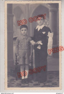 Au Plus Rapide Carte Photo Famille Arménienne Arménie Enfant Diaspora Religion Communion - Armenia