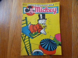 JOURNAL MICKEY BELGE  N° 301 Du 12/07/1956  COVER PISCOU + BELLE ET LE CLOCHARD - Journal De Mickey
