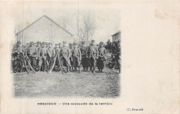 24-5873 : CORCIEUX. UNE ESCOUADE DE LA TERRIBLE. SOLDATS. MILITAIRES. - Corcieux