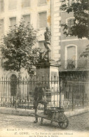 34 - Lunel - La Statue Du Capitaine Ménard Sur La Place De La Mairie - Brouette - Lunel