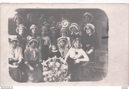 CARTE PHOTO  GROUPE DE FEMMES AVEC LEUS COIFFES - To Identify