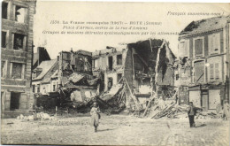 ROYE - PLACE D'ARMES - ENTREE DE LA RUE D'AMIENS - GROUPES DE MAISONS DETRUITES PAR LES ALLEMANDS - 1917 - Roye