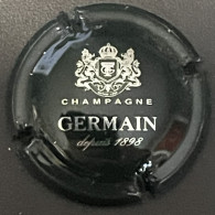 323 - 33e - Germain, Depuis 1898, Vert Foncé Et Métal (côte 3 €) Capsule De Champagne - Germain