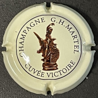 345 - 24b  - Martel G.H. Et C°, Cuvée Victoire Brun Et Fond Crème (côte 3 €) Capsule De Champagne - Martel GH