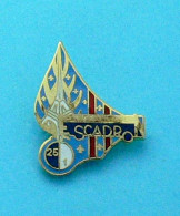 1 PIN'S //  ** GENDARMERIE NATIONALE / EGM 25 / 1 ESCADRON ** . (CMT Paris) - Armee