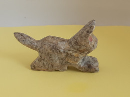 MINIATURE  JOLI CHAT  EN PIERRE (STEATITE ? ) -  H :  3,5 Cm .  Epaisseur 1,5 Cm -   Poids : 43 Gr - Animals