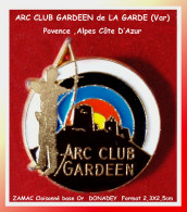 SUPER PIN'S "TIR à L'ARC, Club De GARDEER En émail Cloisonné Base Or, SignéG.DONADEY, Format 2,2X2,5cm - Bogenschiessen