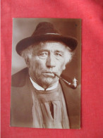 Pipe Smoking Man.     Ref 6400 - Europe