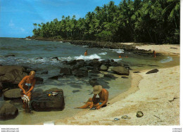 GUYANE Française ILES DU SALUT Petite Plage Ile Saint Joseph N°359 Pêche Poissons Baignade VOIR DOS - Autres & Non Classés