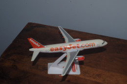 C/ Maquette  Avion En Plastique Plane  Pub Easyjet 19 Cm Airbus A320 G-EZKC Marque  Premier Planes - Aerei E Elicotteri