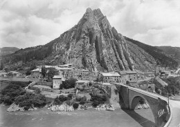 04 SISTERON Vue Sur Le Rocher Et Le Village    N° 7 \ML4001 - Sisteron