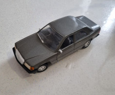 Mercedes 190E Voiture Ancienne Métal Burago 1/25 - R/C Scale Models