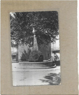 D 83.  CUERS.. LA PLACE ET VIEILLE FONTAINE.  CARTE ECRITE - Cuers