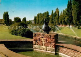 73306534 Kleve Schuesterken Brunnen Mit Schwanenburg Kleve - Kleve