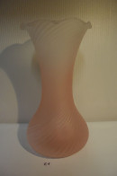 E1 Ancien Vase En Opaline - Couleur Rose - Vasi