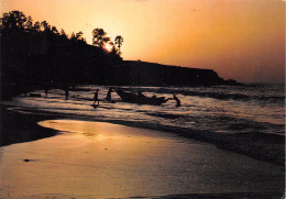 GAMBIE  Bakau Banjul Retour Des Pêcheurs Au Crépuscule       (Scan R/V) N°    43   \MR8053 - Gambie