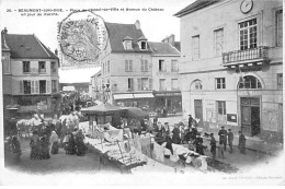 BEAUMONT SUR OISE - Place De L'Hôtel De Ville Et Avenue Du Château Un Jour De Marché - Très Bon état - Beaumont Sur Oise