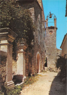 84 Lacoste La Montée Du Chateau Et L'horloge (Scan R/V) N° 7 \MS9081 - Apt