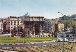 13 MARSEILLE Place J.Guesde Et Arc De Triomphe (Scan R/V) N° 25 \MS9092 - Monuments