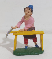 I117192 Pastorello Presepe - Statuina In Plastica - Falegname Con Tavolo - Christmas Cribs