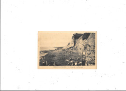 CARTE POSTALE 76 BERNEVAL SUR MER LA PLAGE ET LES FALAISES - Berneval