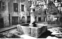 [83] LORGUES- LA PLACE DU MARCHE, FONTAINE, - Cpsm 1958 - Lorgues