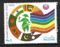 PAKISTAN. N°785 De 1990. Drapeaux. - Francobolli