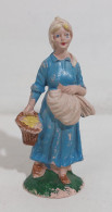 I117207 Pastorello Presepe - Statuina In Plastica - Donna Con Cesta E Panni - Christmas Cribs