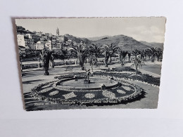 Cp Italie/Riviera Dei Fiori - Ventimiglia. Fontana E Veduta Citta Vecchia. - Imperia