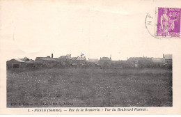 NESLE - Rue De La Brasserie - Vue Du Boulevard Pasteur - Très Bon état - Nesle