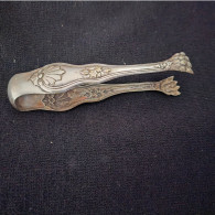 Objet Pince A Sucre En Argent Massif Poincon 99 Norvège Motif Fleurs Coquilles Pattes De Lion 43g - Zilverwerk