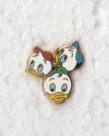 1 Pin's Les Neveux De DONALD DUCK - DISNEY - En Métal Doré Et 1 Attache. - Disney