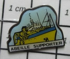 1818c Pin's Pins / Beau Et Rare / BATEAUX / REMORQUEUR ABEILLE SUPPORTER - Bateaux