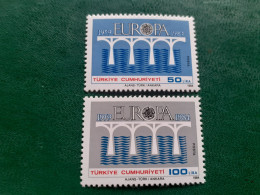 TIMBRES   TURQUIE    ANNEE  1984    N  2425  /  2426     NEUFS  LUXE** - Ongebruikt