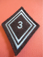 1 Insigne Militaire Tissus Losange / 3 / à Déterminer/ Fin XXéme                    ET710 - Escudos En Tela