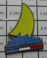 511D Pin's Pins / Beau Et Rare / SPORTS : EFV ECOLE FRANCAISE DE VOILE Variante Voile Jaune - Sailing, Yachting