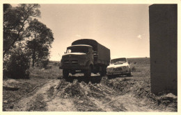 Camion MERCEDES - Photo Ancienne - Renault 4L - Automobile - à Madagascar - 8,5X13,5cm - Trucks, Vans &  Lorries