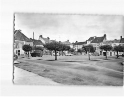 REBAIS : La Place - Très Bon état - Rebais