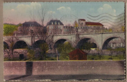 CPSM 54 - LONGUYON - Le Viaduc Et L'Eglise - TB PLAN PONT + Détails Immeubles Derrière - Longuyon