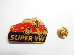 Beau Pin's , VW , VAG  Volkswagen , Coccinelle Super VW , Verso Quadrillé - Volkswagen