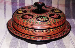 Newer Burma  Regular 2-piece Hand-painted, Hand Etched Covered Section Box Intricate Work Ca 1990 - Art Asiatique