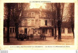 16 . Charente :chateauneuf Sur Charente : Les écoles Et Le Monument Aux Morts . - Chateauneuf Sur Charente