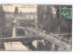 LAROCHE MIGENNES - La Passerelle Et La Gare - Très Bon état - Laroche Saint Cydroine