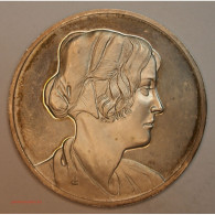 Médaille Argent 1er TITRE- PORTRAIT DE JEUNE FILLE AVEC BONNET, Lartdesgents.fr - Royaux / De Noblesse