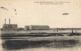 D9654 Issy Les Moulineaux Sur Le Champ D'aviation - Issy Les Moulineaux