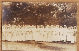 06296 / Ethnic France Carte-Photo 1915s Groupe D'infirmières Religieuses ? Coiffe Robe Blanche  - Santé