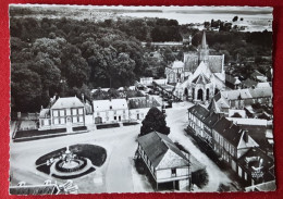 CPSM Grand Format - Maignelay -(Oise) - Place De La Madone - Maignelay Montigny