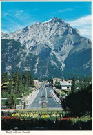 1 AK Kanada Alberta * Banff And Cascade Mountain - Banff Avenue Im Banff-Nationalpark, 1885 Gegründet - 1984 UNESCO Erbe - Banff