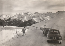 SUPERBAGNERES - BELLES VOITURES VINTAGE GAREES SUR LE COTE - Superbagneres