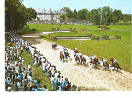 Hippisme à ARNAC POMPADOUR (19) - Le Champ De Courses  (pendant Une Course Et Public Au Bord De La Piste) - Horse Show